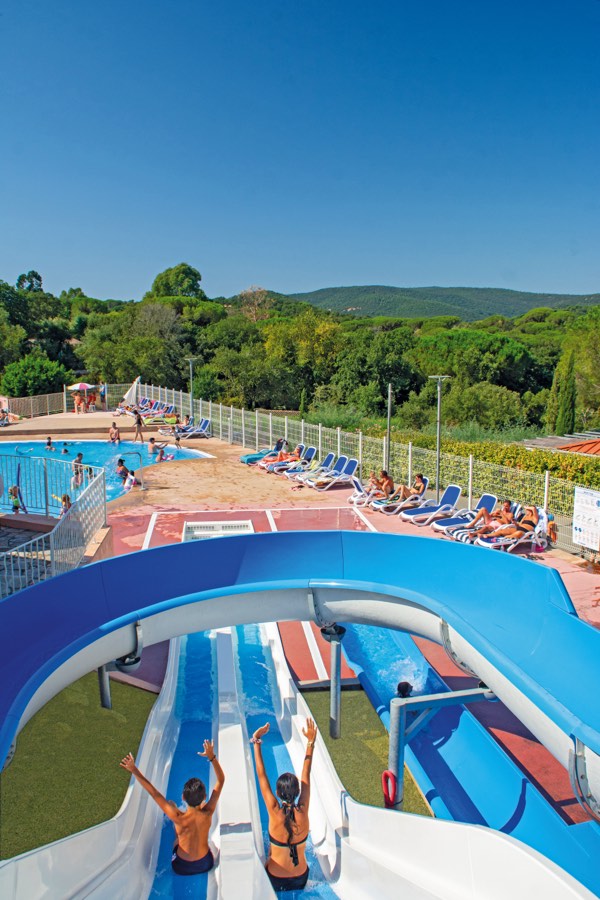 Piscine et espace aquatique d'Oasis Village 5★