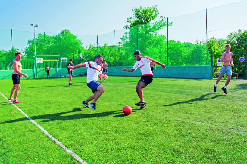 Terrain multisports et football